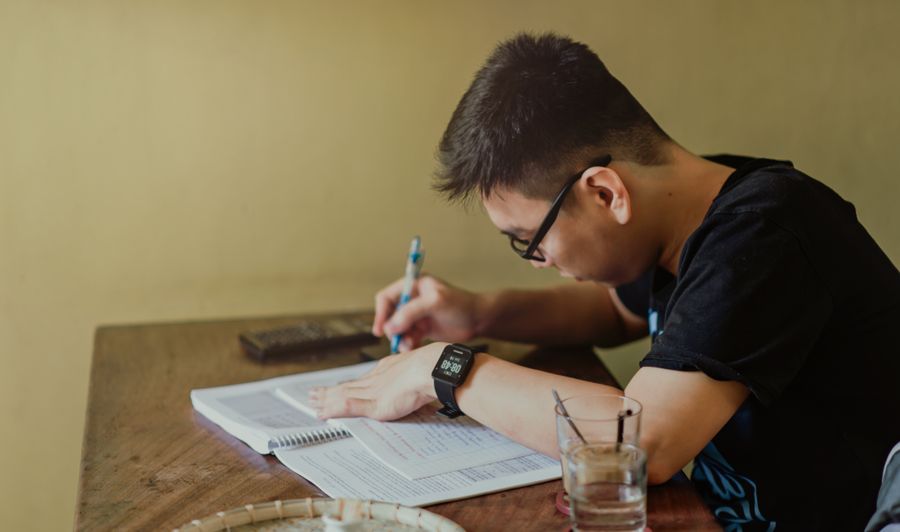 Prioritizing Coursework and Projects in Entry-Level Resumes